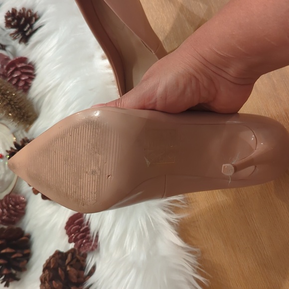 Closed toe Pumps - Picture 2 of 3